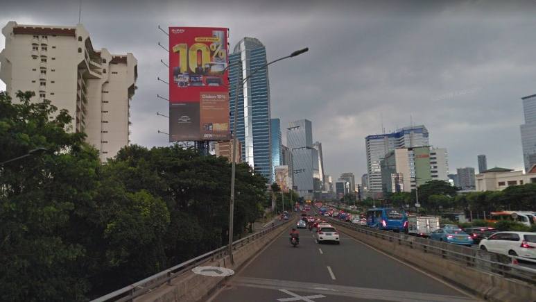 Gila! Hanya 4 Titik Reklame Berizin di Jalan Gatot Subroto dan MT Haryono