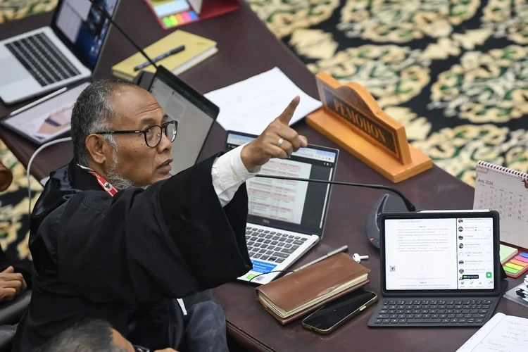 Tim Anies dan Ganjar Keberatan Terhadap 5 Saksi Prabowo-Gibran, Bambang Bahkan Sampai Walkout