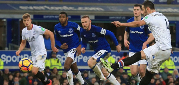 Everton Tundukkan Cystal, Swansea Keluar dari Zona Degradasi