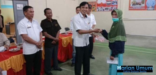 Pembagian BLT DD Tahap  lll Pekon/Desa Sebarus Di Serah Kan Langsung Oleh Peratin