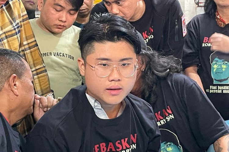 Pasang Bendera Merah Putih di Leher Anjing, Robert Dipecat PT SAS