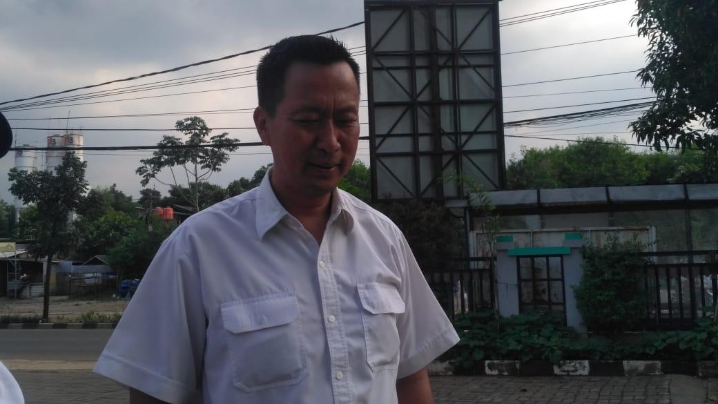 Lambat Dapat Bantuan Dari Pemkot Tangsel, Warga De Latinos Sebar Sembako