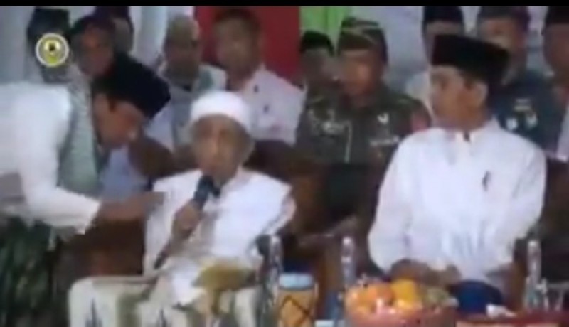 Romy Ralat Mbah Moen Karena Doakan Prabowo, Bukan Jokowi