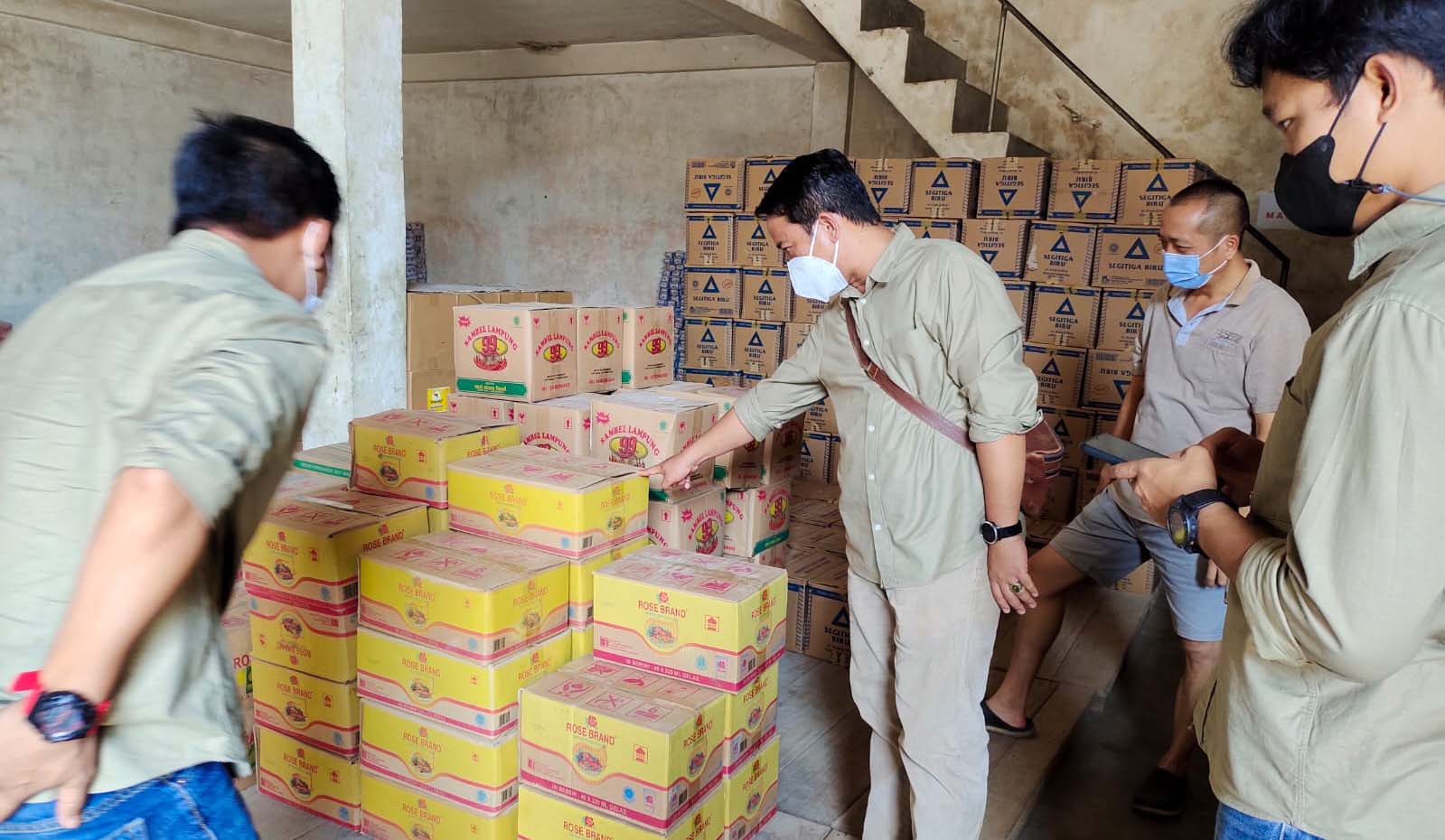 Untuk mengantisipasi pinimbunan minyak goreng (migor) Polres Lampung Barat lakukan monitoring.