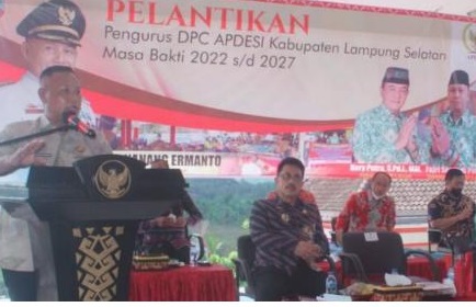 Buka Bimtek Peningkatan Kapasitas Aparatur Pemerintahan Desa