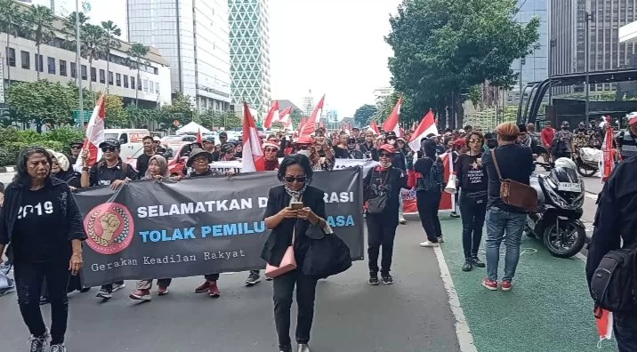Geruduk Bawaslu, Massa Minta Pemilu Diulang