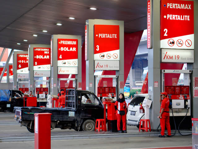 Pertamina Turunkan Harga BBM Nonsubsidi, Termasuk Pertamax