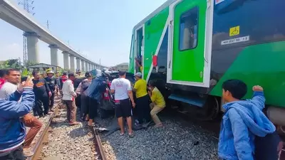 Korban Tewas Tabrakan Kereta Feeder Whoosh dengan Minibus Bertambah Jadi 4 Orang
