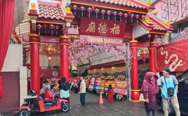 Termakan Hoaks Pembagian Angpao Imlek, Puluhan Warga Bogor Datangi Vihara Dhanagun