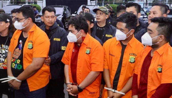 Polisi Ungkap Kantor Satelit Judi Online oknum Kementerian Komdigi Dikontrol 3 dari 15 Tersangka