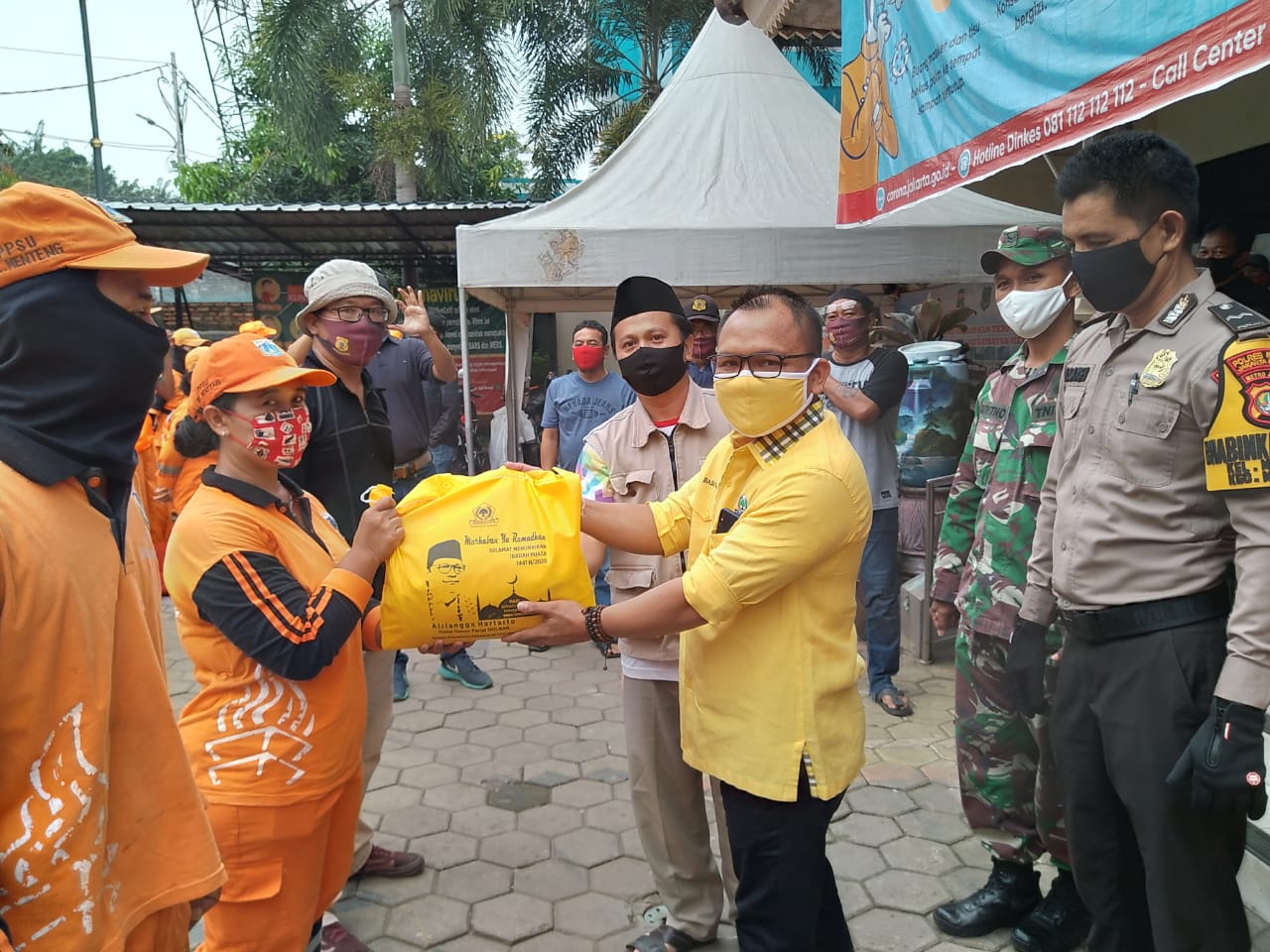 Golkar DKI Salurkan Sembako Kepada PPSU Kelurahan Menteng