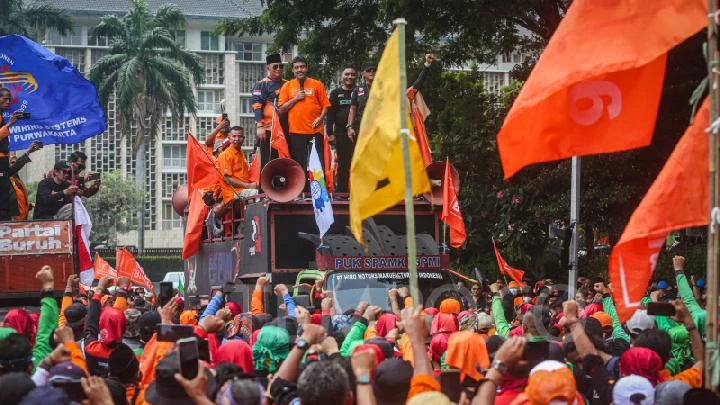 Kawal Putusan Uji Materil UU Cipta Kerja oleh MK, Ribuan Buruh Gelar Aksi di Patung Kuda
