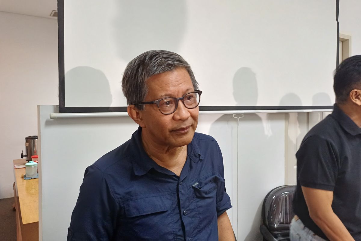 Rocky Gerung Tidak Bisa Dipidana “Penyiaran Berita Bohong dan Keonaran”