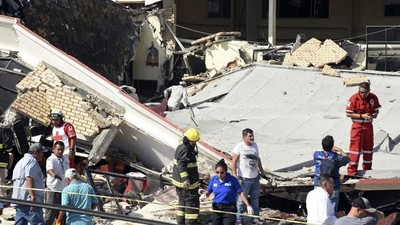 Atap Gereja Ambruk Saat Pembaptisan, 9 Jemaat Tewas