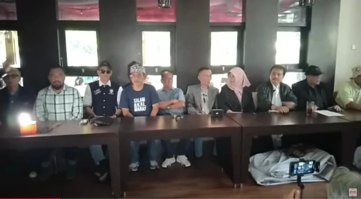 Rilis Buku Jokowi's White Paper di Ruang Nusantara UC UGM, Roy Suryo Cs Diusir