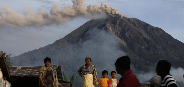 Masih Menggeliat, Sabtu Pagi Sinabung Enam Kali Meletus
