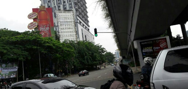Izin Sudah Kadaluarsa, Iklan Teh Pucuk Masih Saja Mejeng di MT Haryono