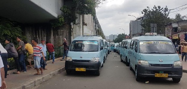 Anies-Sandi Tata Ulang Trayek Angkot di Tanah Abang