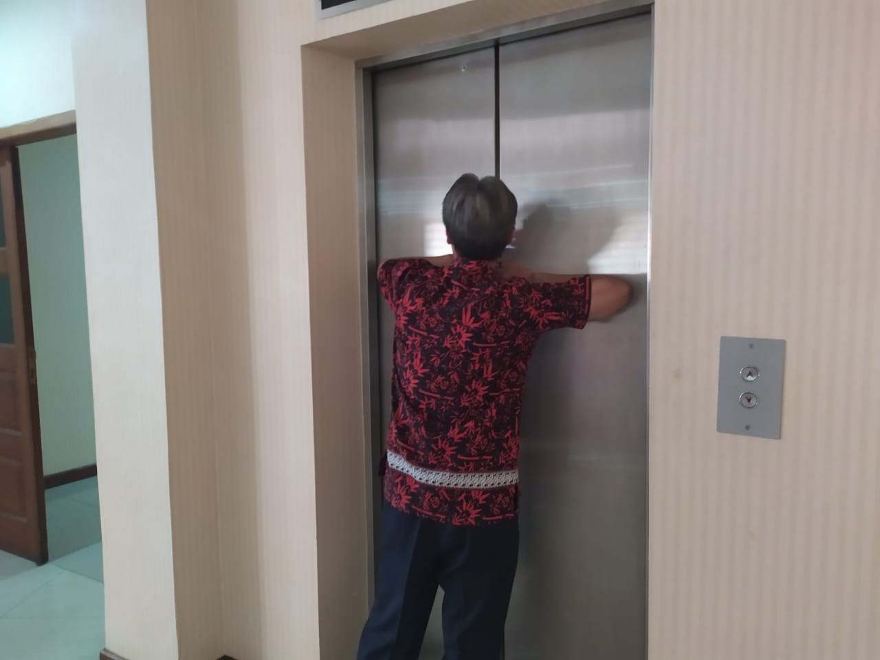 Mati Listrik, Sopir Anggota Dewan Terjebak di Lift DPRD Kota Tangerang