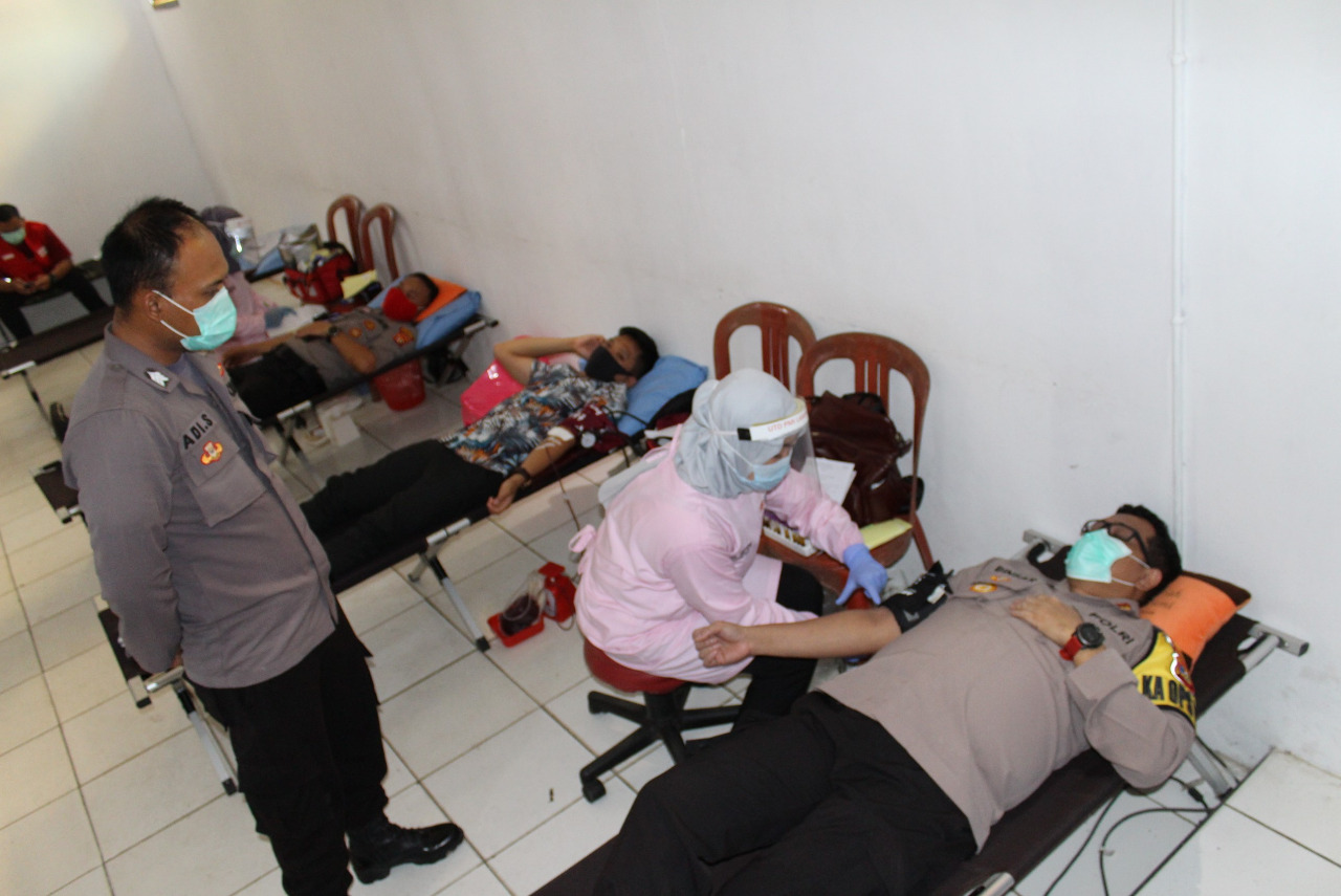 Tujuh Puluh Personil Polres Way Kanan Ikuti Donor Darah