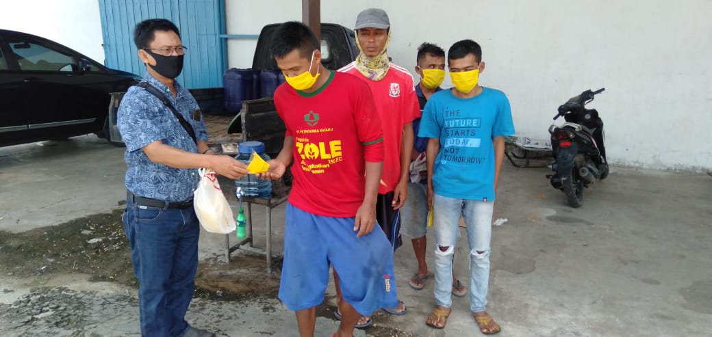 Covid-19 Belum Reda, ABDY Kembali Bagikan Masker Ke Warga Metro