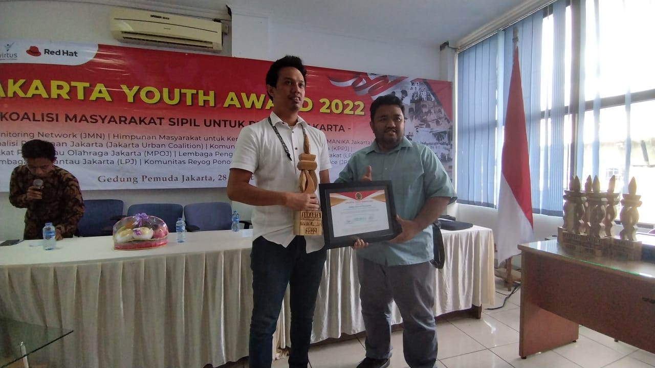 Ketua Koordinatoriat Wartawan Balai Kota-DPRD DKI Jakarta Menerima Pengharagaan ‘Jakarta Youth Award 2022’