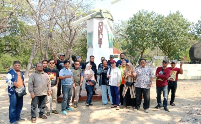 25 Anggota Komunitas Lintas Generasi Aktivis Pro Jakarta Kunjungi Pulau Onrust, Ini Masukannya