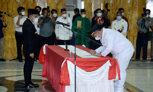 Lantik Delapan Kepala Daerah Hasil Pilkada Serentak, Gubernur Edy Rahmayadi Ingatkan Agar Menjauhi Tiga Hal