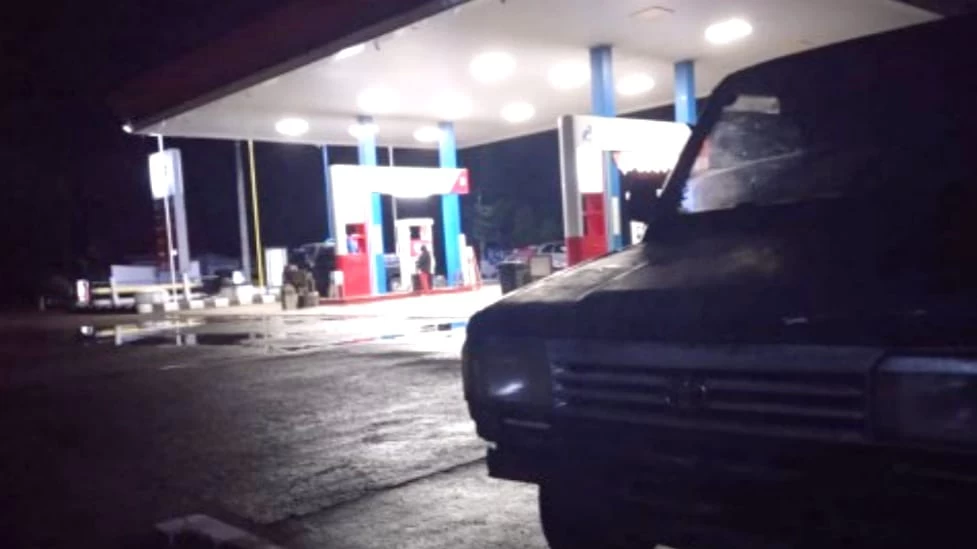 Mengunakan Derigen Tanpa Pengawasan Marak SPBU Lampung Barat