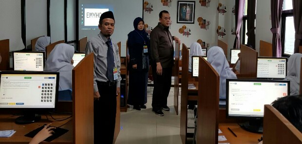 Target Lulus 100 Persen,102 Siswa SMP YPI As Sa'adah Jalani UNBK