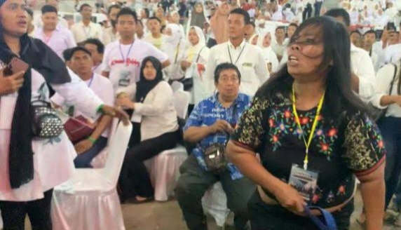 Lemparan Sandal dan Citra Jokowi