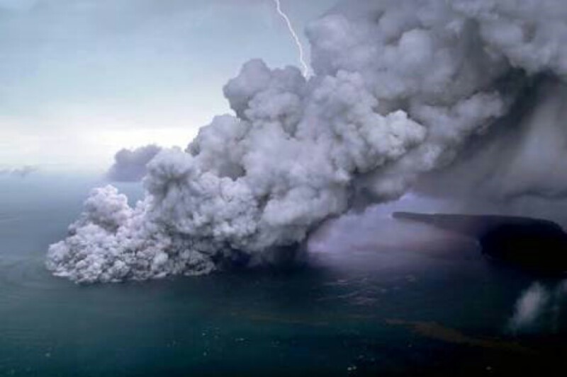 Anak Gunung Krakatau Muntahkan Awan Panas