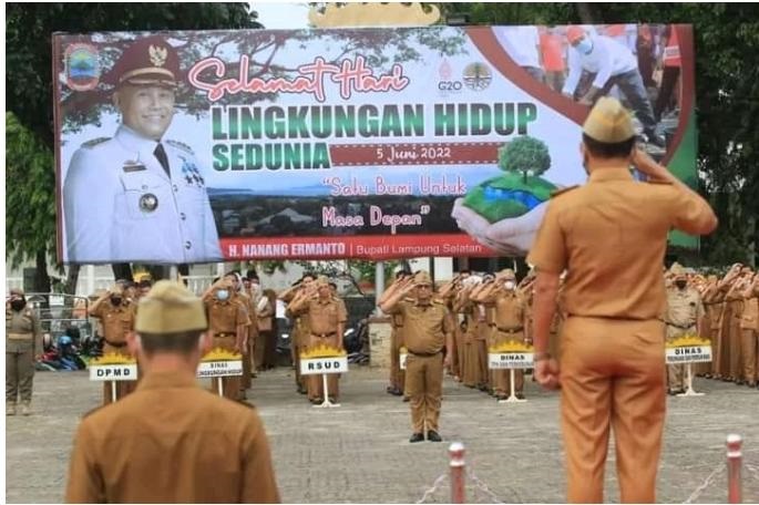 “Pemkab Lamsel Gelar Apel Mingguan Sekaligus Peringati Hari Lingkungan Hidup Sedunia”