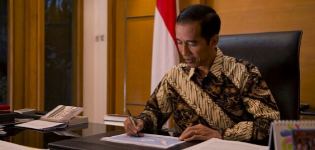 Jokowi Teken Perpres tentang Penggunaan Tenaga Kerja Asing.