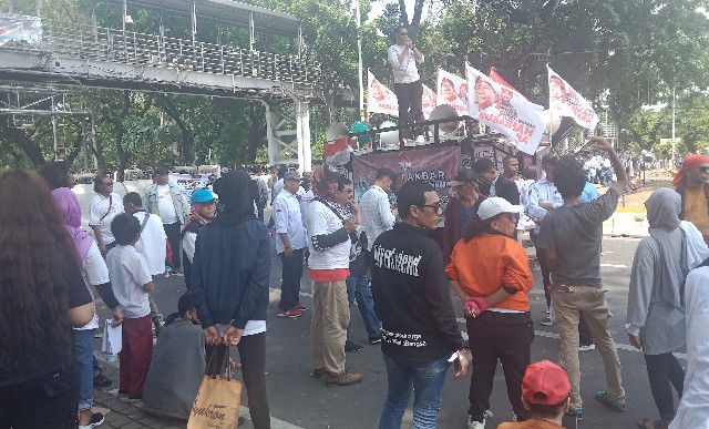 Pendukung Prabowo-Gibran Demo di Patung Kuda, Minta MKMK Tidak Batalkan Putusan MK Nomor 90