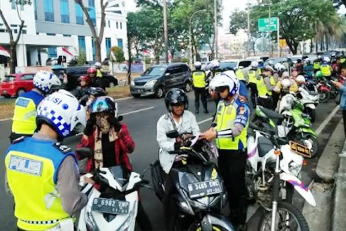 Operasi Patuh Jaya 2023, Polisi Berlakukan Tilang di Tempat