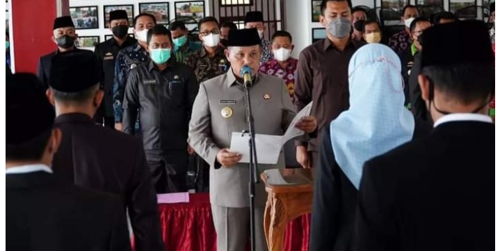 Lantik 47 Pejabat Administrator dan Pengawas Nanang Pinta PNS Sigap Menghadapi Tiap Perubahan yang terjadi.
