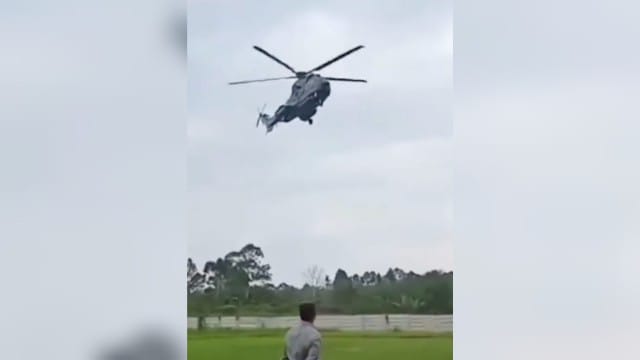 Tembok Stadion di Kepahiang Roboh Diterpa Angin Helikopter yang Ditumpangi Presiden Jokowi