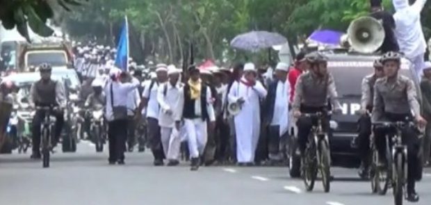 Tuntut Kasus Viktor Laiskodat Diteruskan, Umat Islam Gelar Aksi 2411