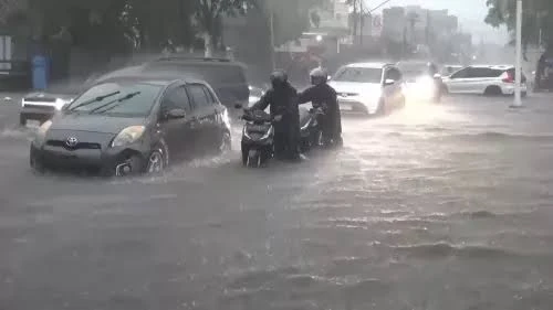 Sejumlah Wilayah di Jakarta Direndam Banjir, Layanan Transjakarta dan JakLingko Terganggu