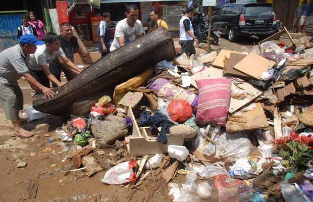 Dinas LH DKI Angkut 106 Ribu Ton Sampah Sisa Banjir di Ibukota
