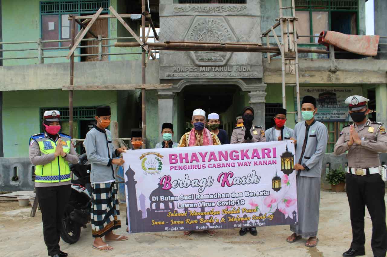 Bhayangkari Way Kanan Lampung  Gelar Bakti Sosial