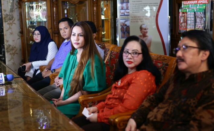Ditangani Dokter Ahli, Nita Thalia Rutin Merawat Kecantikan di Queen Beauty Clinic