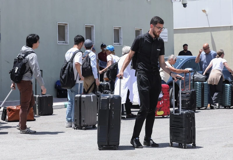 22 Negara Evakuasi Warga Negaranya dari Iran dan Israel