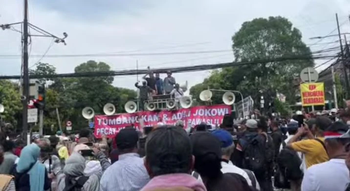 Ribuan Massa F-PDR Kepung KPU, Cegah Pengumuman Hasil Pemilu yang Diduga Curang