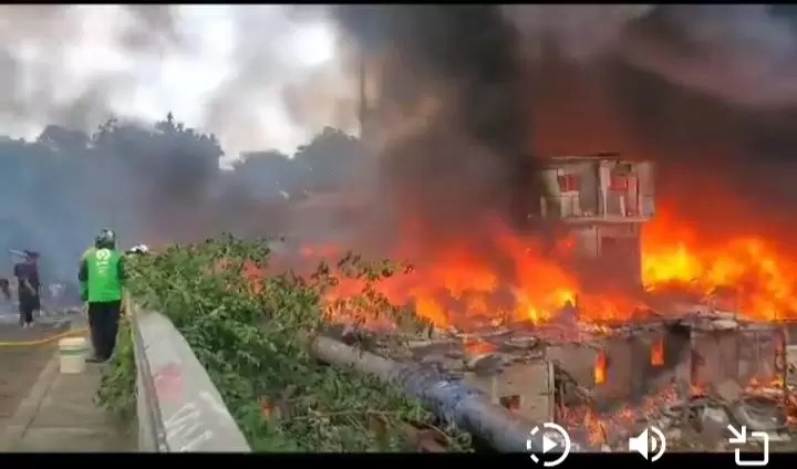 Kebakaran Dahsyat Hanguskan Pemukiman Padat di Manggarai