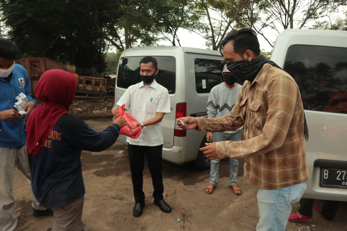 Berempati, Jurnalis Kota Tangerang Gandeng Alfamart Bagikan Paket Sembako