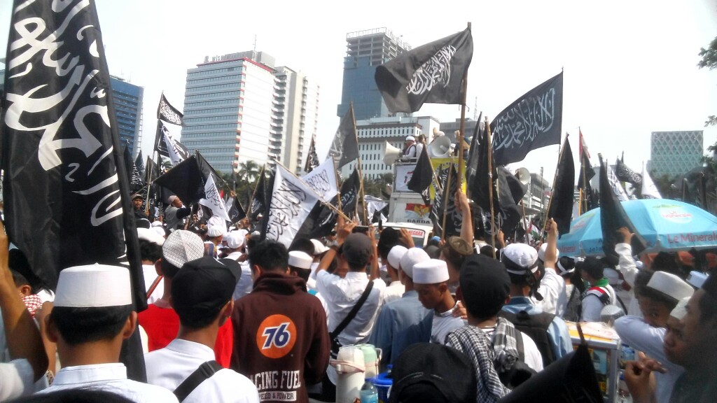 Diam Atas Kasus Pembakaran Bendera Tauhid, Jokowi Dinilai Langgar Konstitusi