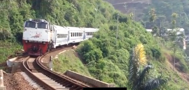 PT KAI Batalkan Kenaikan Tarif Kereta Api Ekonomi Bersubsidi