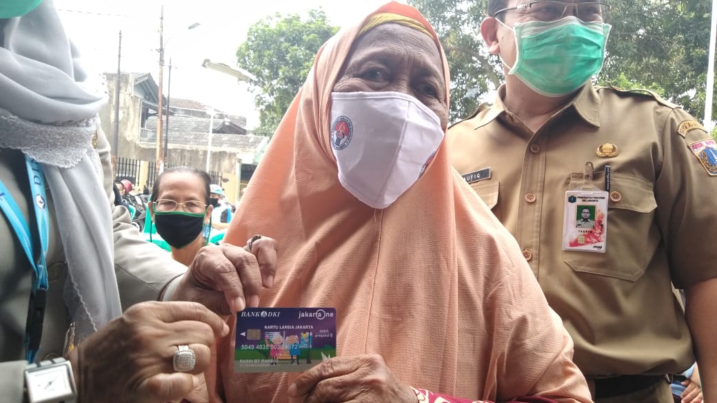 Bank DKI Distribusikan 42.265 Kartu Lanjut Usia dan Kartu Penyandang Disabiltas Jakarta